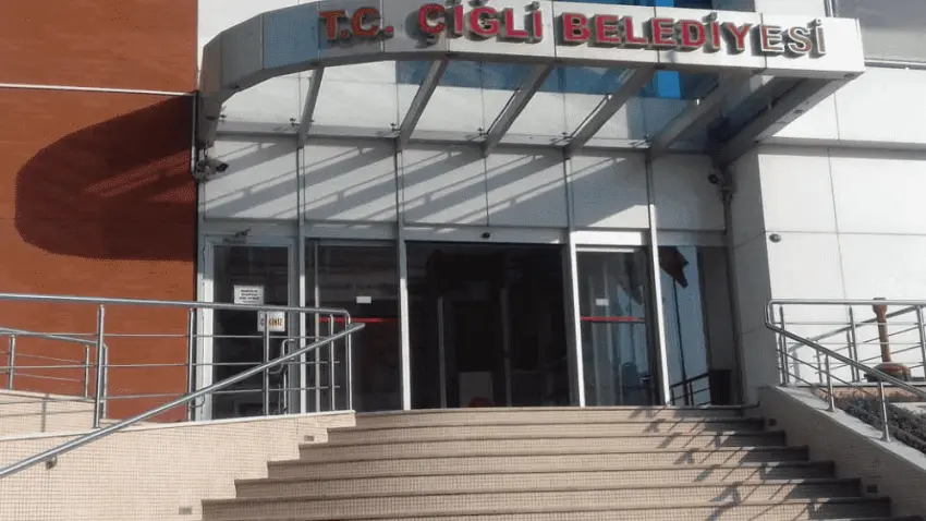 YENİ Parti’den Çiğli Belediyesi önünde Yıldız protestosu haberinin görseli