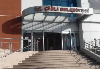 YENİ Parti’den Çiğli Belediyesi önünde Yıldız protestosu