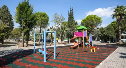 Gaziemir parklarında yenileme mesaisi