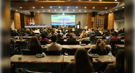 İzmir’de aile şirketlerinin geleceği hukuk masasında ele alındı