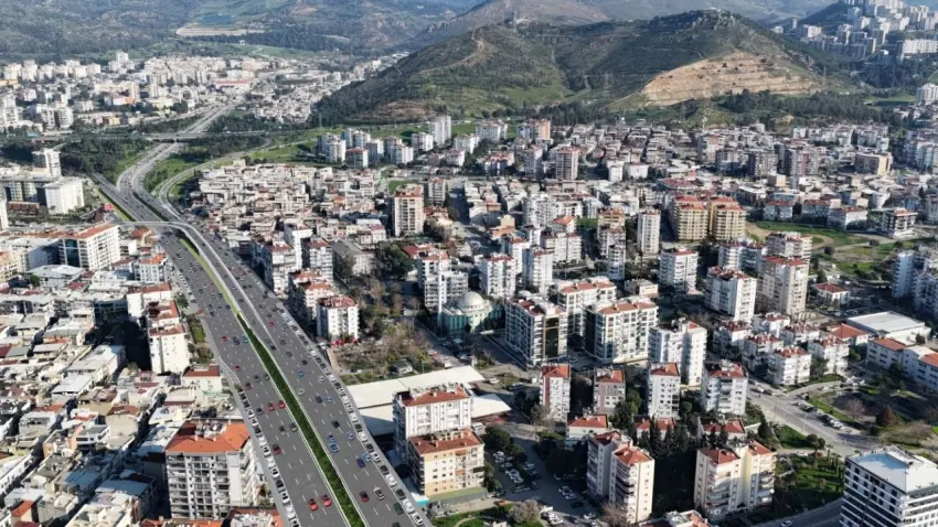 İzmir’de trafiği rahatlatacak yeni üst geçit için çalışmalar başladı haberinin görseli