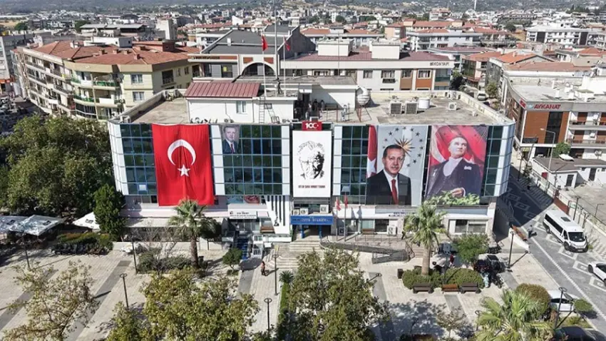Menderes Belediyesi’nden öğrencilere kırtasiye desteği haberinin görseli
