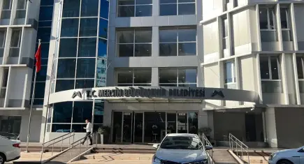 Mersin'de Büyükşehir ve 2 ilçe belediyesine operasyon düzenlendi: 3 başkan dahil 59 gözaltı