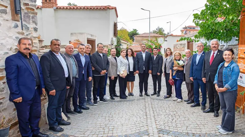 Narlıdere’de muhtarlar buluşması: “Muhtarlarımız başımızın tacı” haberinin görseli