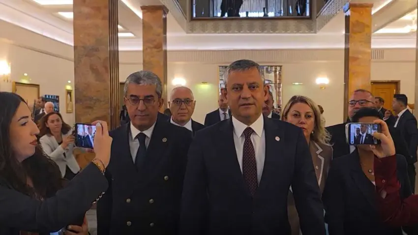 Özel'den genel kurulu terk etmelerine ilişkin açıklama haberinin görseli