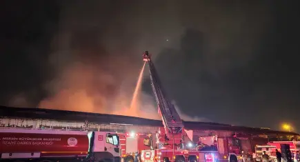 Sebze halinde dehşet anları: 22 iş yeri alevlere teslim oldu!
