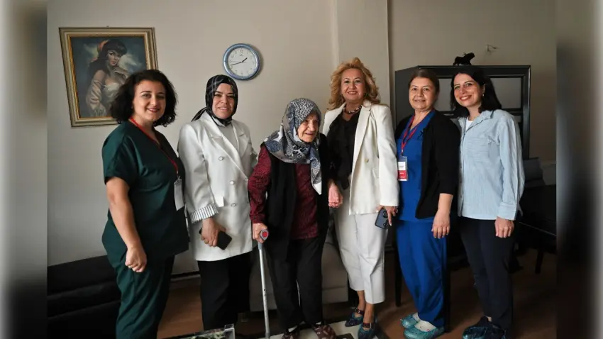 Bornova’nın çınarlarına anlamlı ziyaret haberinin görseli