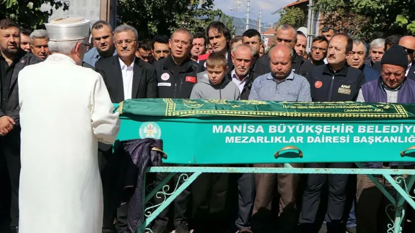 Soma maden faciasında yürek yakan veda: İki madenci toprağa verildi haberinin görseli