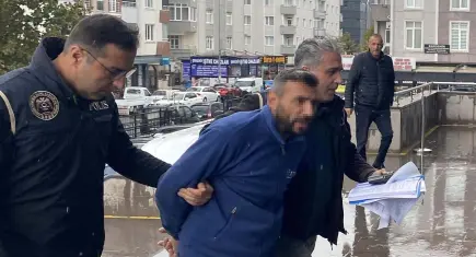 Türk Bayrağını çöpe atıp ‘vatan hainleri’ diye paylaşım yapan şüpheli tutuklandı