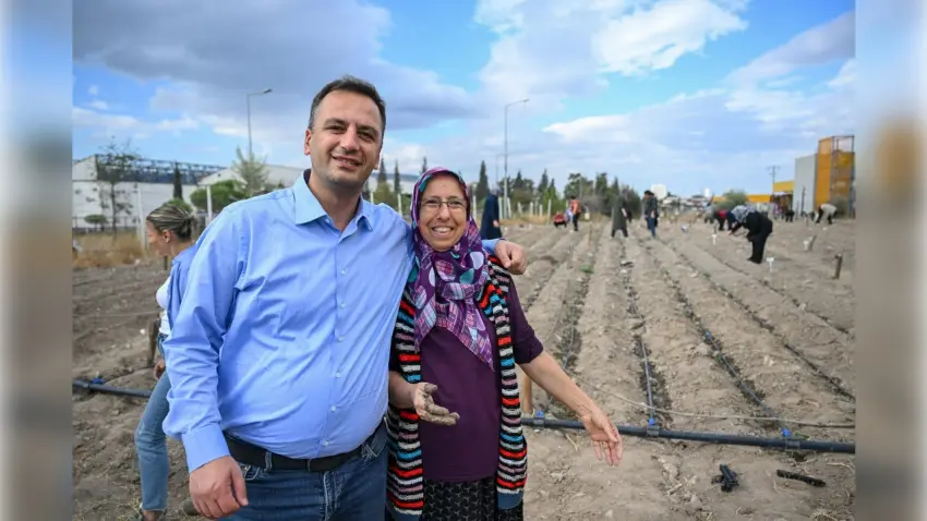 Bornova’da kadın eliyle kış bereketi: Kent bostanlarında yeni sezon başladı haberinin görseli