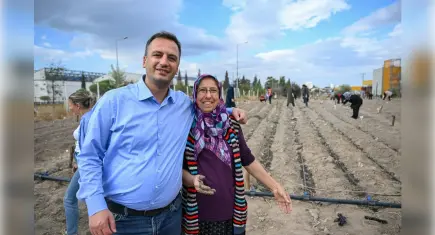 Bornova’da kadın eliyle kış bereketi: Kent bostanlarında yeni sezon başladı
