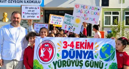 Bornova’da öğrencilerden Dünya Yürüyüş Günü etkinliği