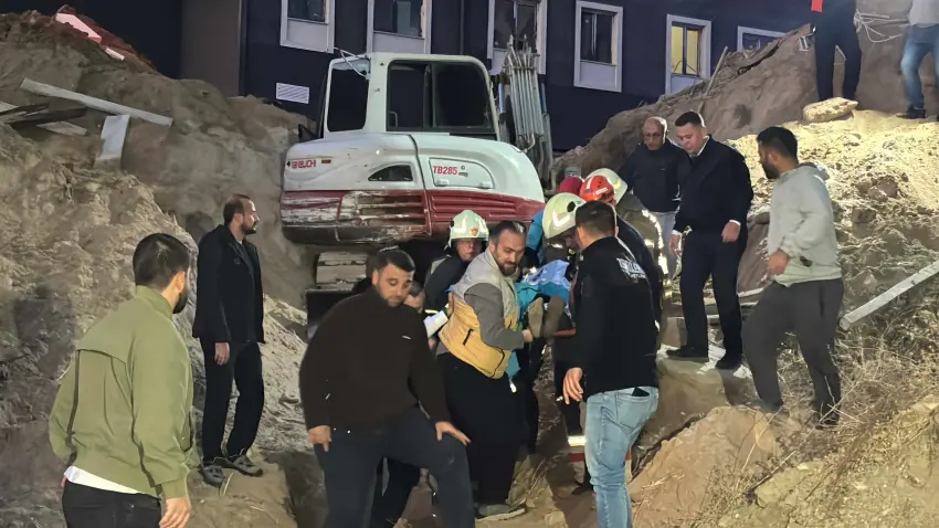 Çanakkale’de inşaat alanında toprak kayması! 2 işçi kurtarıldı haberinin görseli