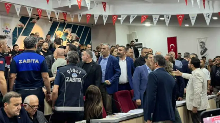 Çiğli Meclisi olaylı başladı haberinin görseli