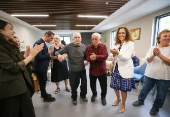 Karşıyaka’da çınarlar için özel gün: Müzik, dans ve pasta ile kutlama