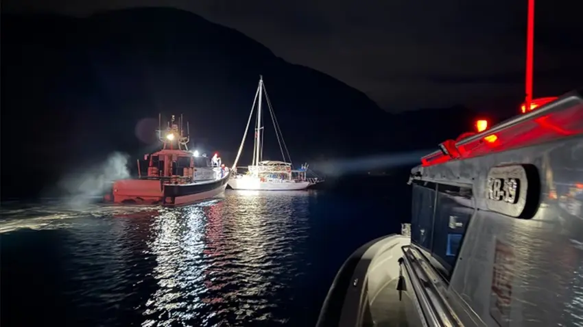 Muğla açıklarında düzensiz göçmen operasyonu: 15 düzensiz göçmen kurtarıldı haberinin görseli