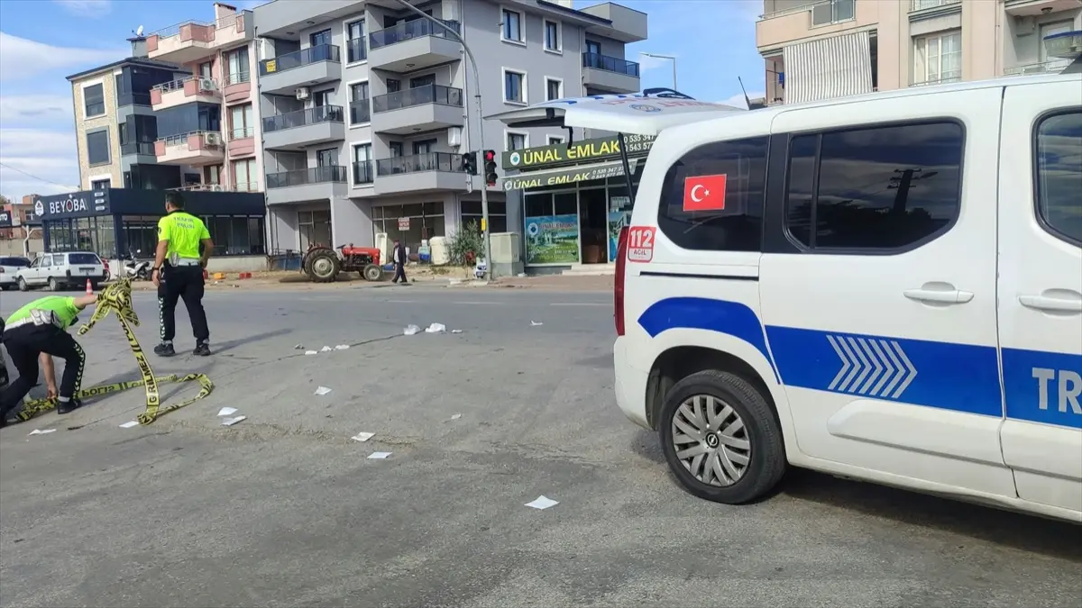 Ödemiş'te kaza: Karşıya geçerken aracın çarptığı adam ağır yaralandı görseli