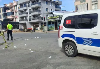 Ödemiş'te kaza: Karşıya geçerken aracın çarptığı adam ağır yaralandı