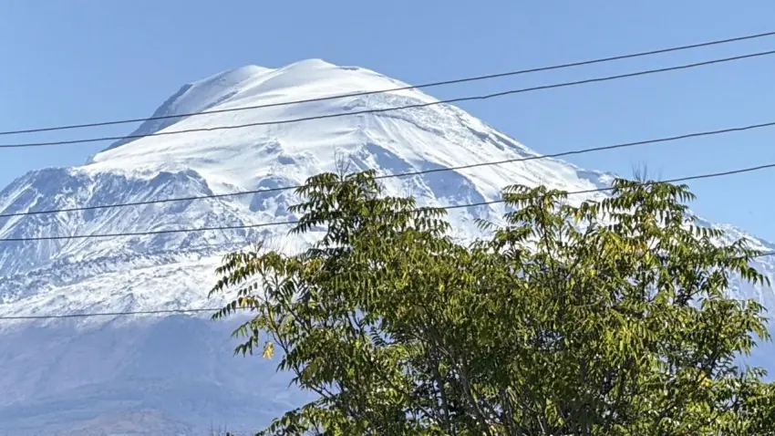 Ağrı Dağı’nda kış yüzünü gösterdi haberinin görseli