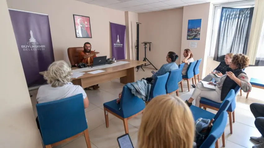 İzmir’de yazarlık eğitimleri başladı: Hayaller metne dönüşüyor haberinin görseli