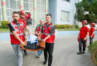 Karşıyaka Belediyesi personeline deprem tahliye tatbikatı