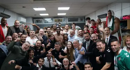 Karşıyaka üç kulvarda birden zirveye yürüyor