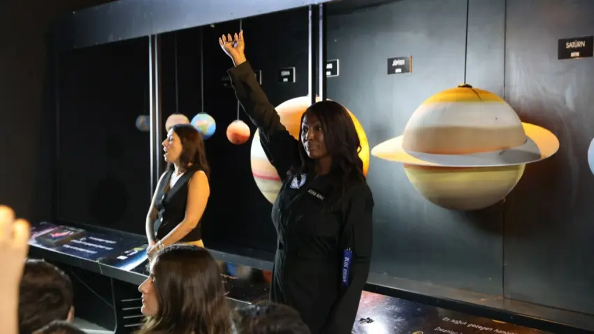 Astronot Aisha Bowe, Çiğli’de öğrencilerle buluştu haberinin görseli
