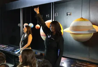 Astronot Aisha Bowe, Çiğli’de öğrencilerle buluştu