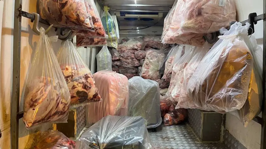 Jandarmadan kaçak et operasyonu: 2 ton 809 kilo menşei belirsiz ürün ele geçirildi haberinin görseli