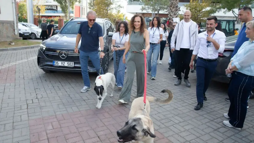 Karşıyaka’da 4 Ekim’e özel etkinlik: Can dostlar yeni yuvalarına kavuştu haberinin görseli