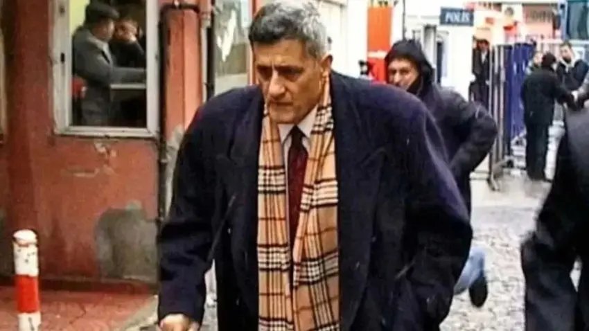 Kaşif Kozinoğlu'nun mezarı açıldı: Alınan örnekler incelemenin ardından tekrar kabrine konuldu haberinin görseli