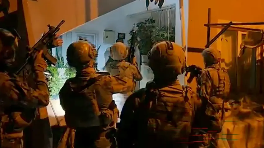 Adana merkezli 11 ilde 120 adrese şafak baskını haberinin görseli
