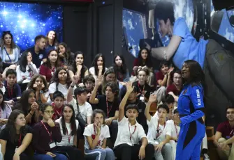 Astronot Aisha Bowe’den Türk gençlerine uzay mesajı