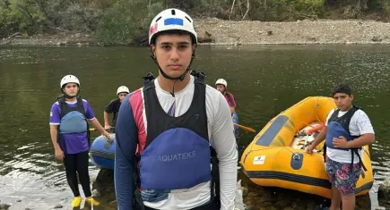 Depremin yaralarını rafting ile sarıyor