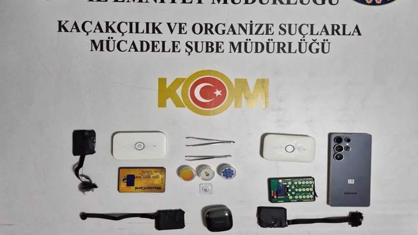 Ehliyet sınavında "Yüksek Teknoloji" kopya düzeneği çökertildi: 3 şüpheliye işlem! haberinin görseli