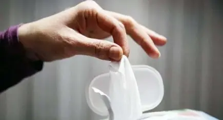 Herkesin elinin altında! Islak mendillerin satışı yasaklanıyor