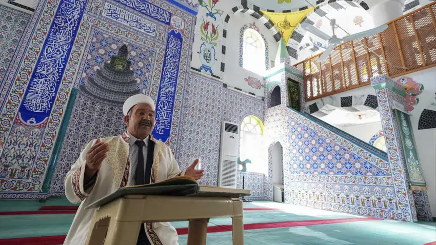 İzmir'de din görevlisi 6 aylık maaşını TSKGV'ye bağışladı haberinin görseli