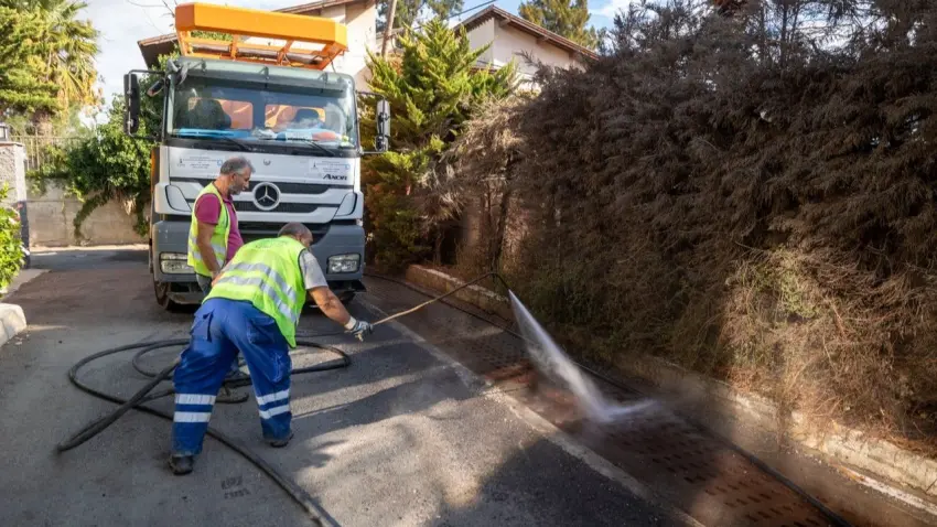 İzmir’de taşkınlara karşı 117 bin yağmursuyu ızgarası temizlendi haberinin görseli