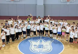 Konak'ta Kış Spor Okulları başladı: Başkan Mutlu çocuklarla buluştu