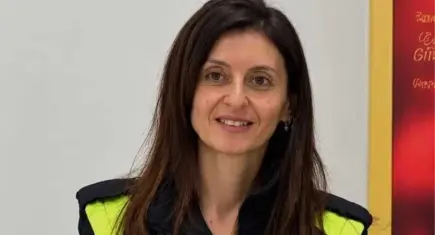 "Trafiğin Ablası" diye bilinen İzmirli polis yaşamına son verdi