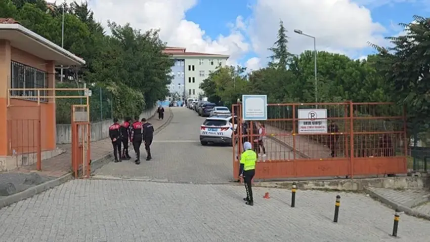 Başakşehir'deki okul saldırısında 3 tutuklama: 15 yaşındaki şüpheli ve ailesi cezaevinde haberinin görseli