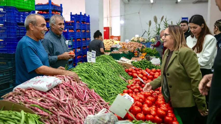 Başkan Vekili Akın Yalı Mahallesi’nde esnaf ve vatandaşları dinledi haberinin görseli