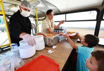 Efes Selçuk’ta öğrencilere 30 tl’ye öğle yemeği desteği