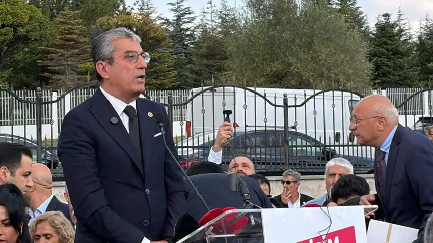 Gökhan Günaydın'dan AYM önünde sansür yasası tepkisi: Yürütmeyi durdurma kararı verilmeli haberinin görseli