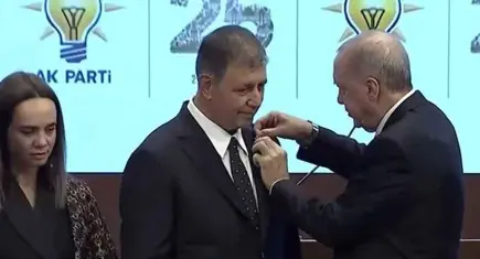 İzmir Büyükşehir Belediye Başkanı Cemil Tugay AK Parti'ye geçti