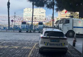 İzmir’de Cemil Tugay protestosu öncesi Cumhuriyet Meydanı’nda yoğun güvenlik önlemi