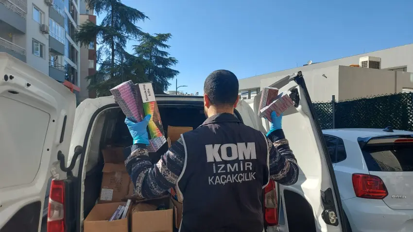 İzmir’de kaçakçılık operasyonu: Binlerce makaron ve kaçak sigara ele geçirildi haberinin görseli