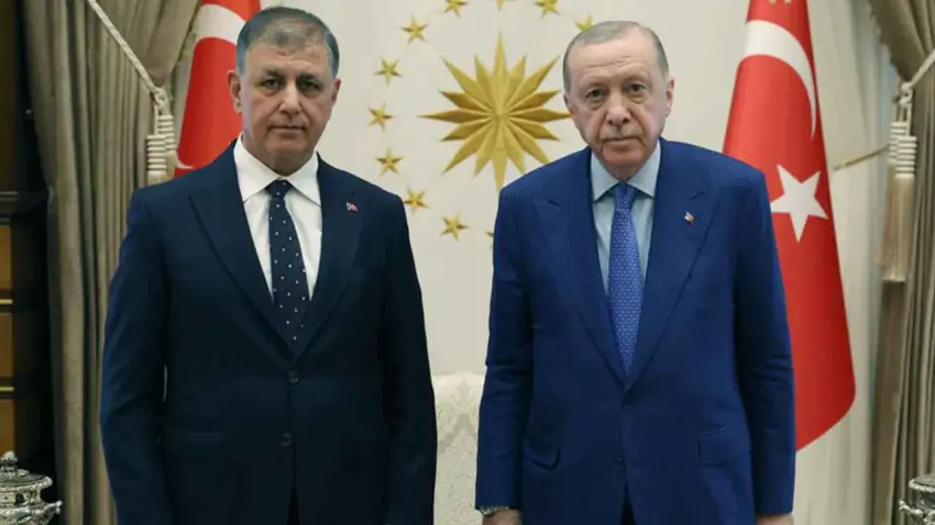 İzmir siyasetinde tarihi gün: Tugay AK Parti saflarına geçiyor haberinin görseli