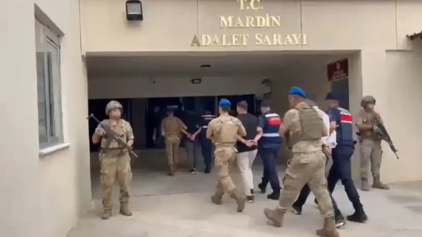Mardin’de kendilerini başsavcı olarak tanıtan 8 şüpheli tutuklandı haberinin görseli