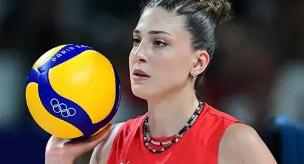 Milli voleybolcu İlkin Aydın'dan Cemil Tugay'a Atatürk'lü gönderme!